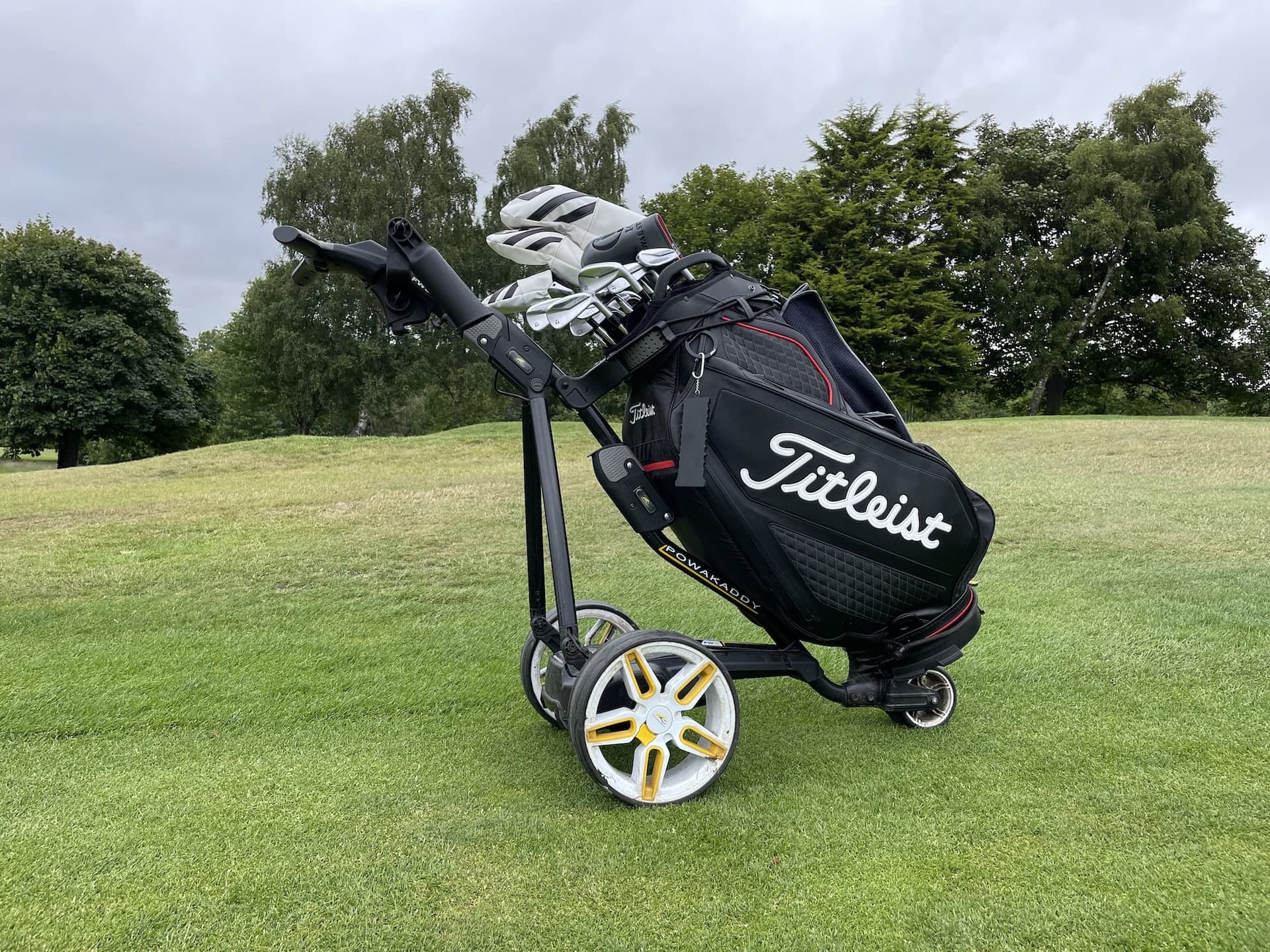 PowaKaddy FW5i trolley 1